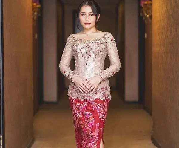 Model Baju Wisuda Kekinian, Tampil Modis di Hari Bahagia